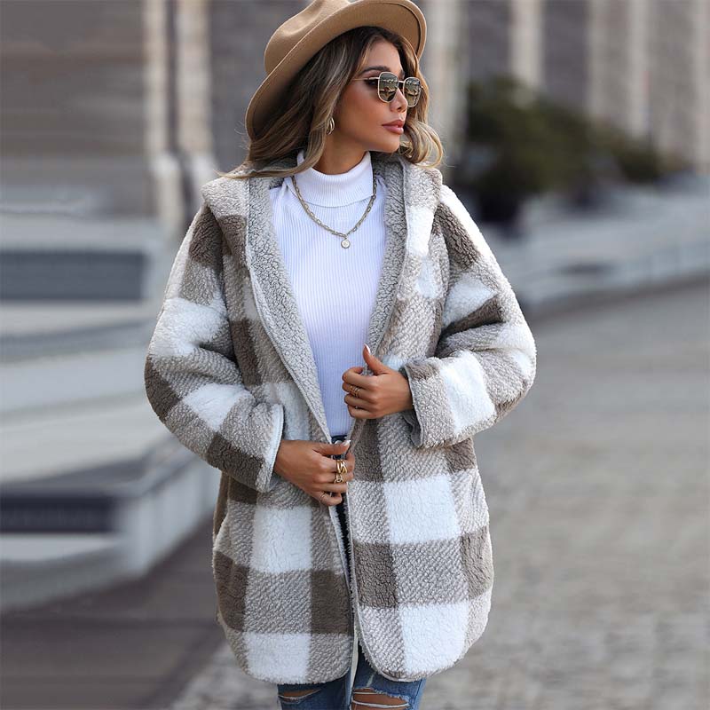 Viihtyisä ruudullinen sherpa-hupputakki naisille 🧥