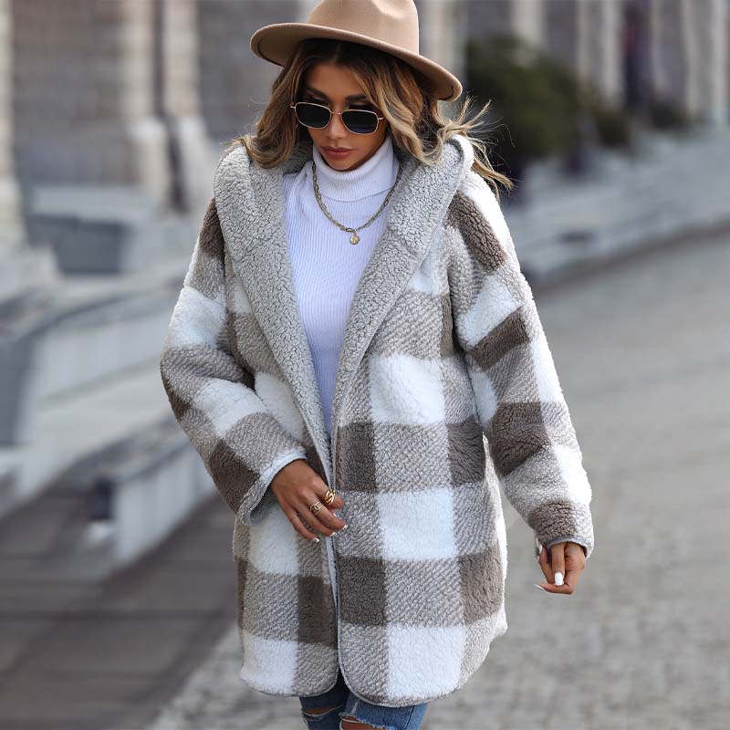 Viihtyisä ruudullinen sherpa-hupputakki naisille 🧥