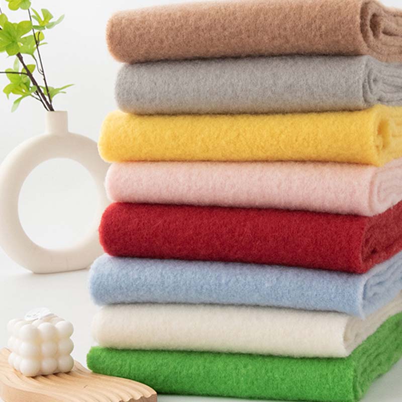 🧣 Yksiväriset Klassikot Huivit – Eipehmän Eleganssi 🌟