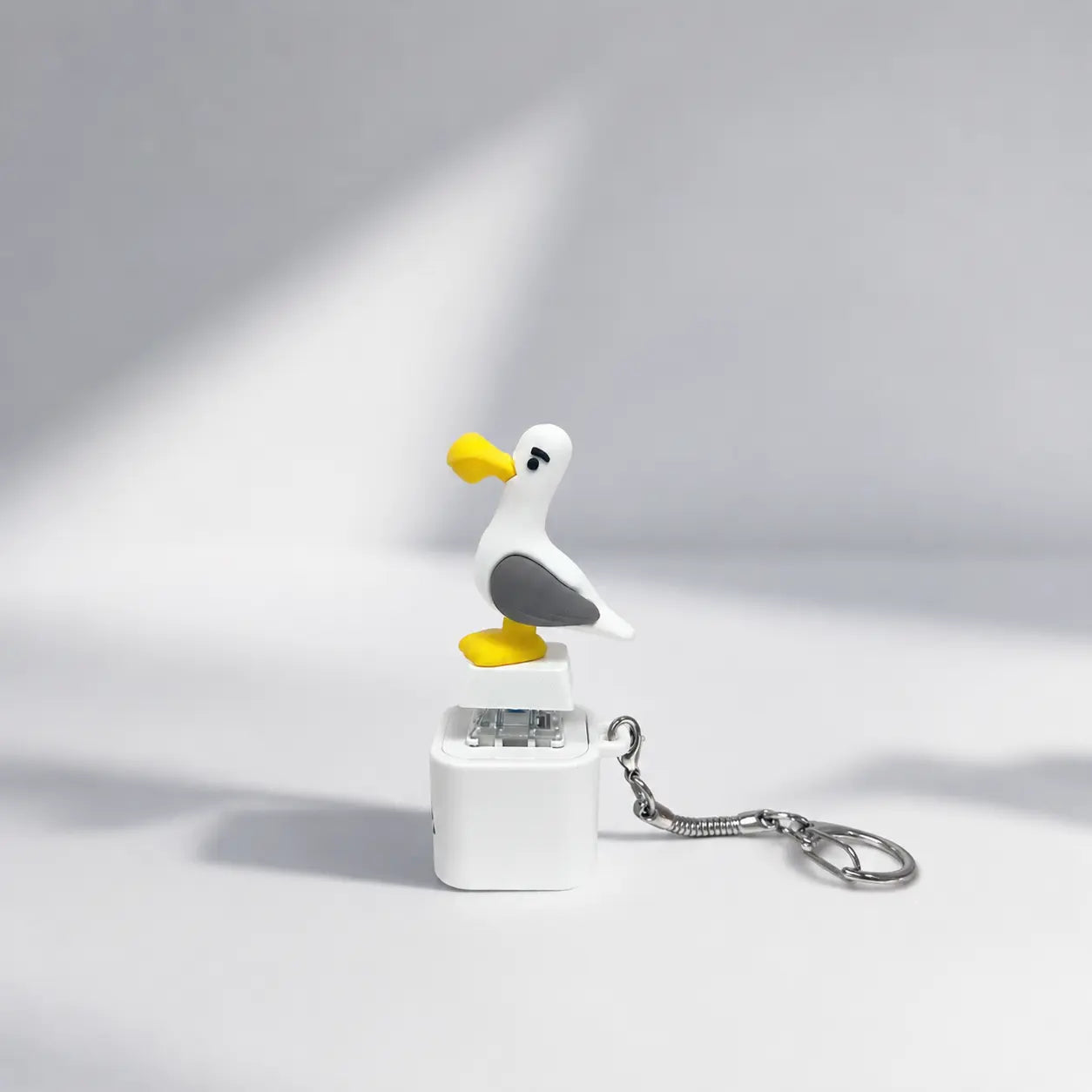 Pas op voor je patat! 🍟 Klik op de knop en hoor direct: "MINE! MINE!" 🐦💥